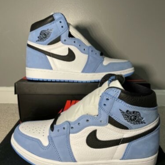 Air Jordan 1 Retro High OG ‘University Blue’ (used) - Picture 2 of 3